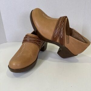 Ariat Ellie Clogs Tan  Brown Leather Heels Western Embroidered Womens Size 7.5 B